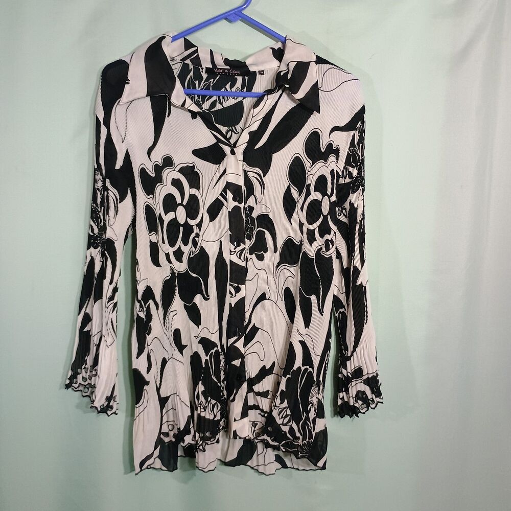 Women’s Black & White Floral Blouse – Tie Neck 3/4 Bell Sleeve Pleated Top